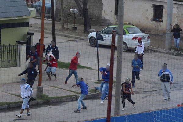 Al final del partido se registraron incidentes con la policiacutea