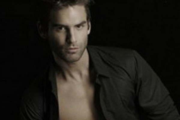 Actor de Educando a Nina tiene un pasado hot