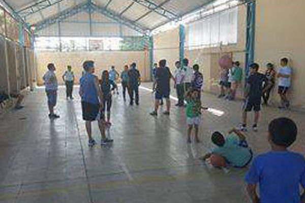 El Colegio Sentildeora de Lujaacuten celebra sus 25 antildeos con un maratoacuten