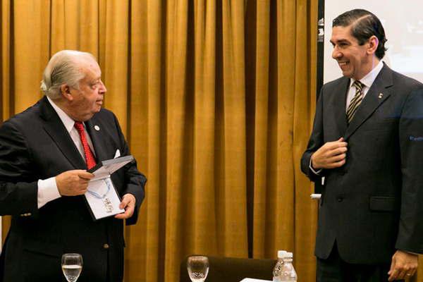 La Ucse otorgoacute el tiacutetulo de Doctor Honoris Causa a Adolfo Alvarado Vello