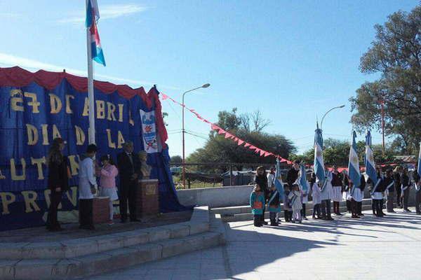 En el marco de su 123deg aniversario la ciudad de Clodomira celebroacute el Diacutea de la Autonomiacutea Provincial