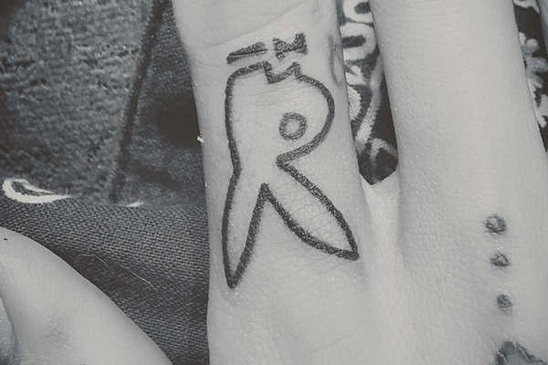 Candelaria Tinelli sigue tatuaacutendose