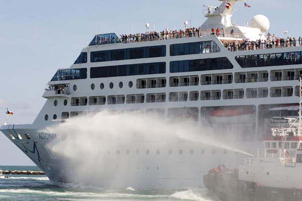 Llega hoy a Cuba el primer crucero que zarpoacute de Miami  y cubre esa ruta tras 57 antildeos