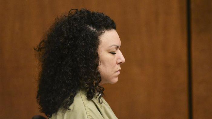 Condenada a 100 antildeos por arrancar un bebeacute del vientre de la madre