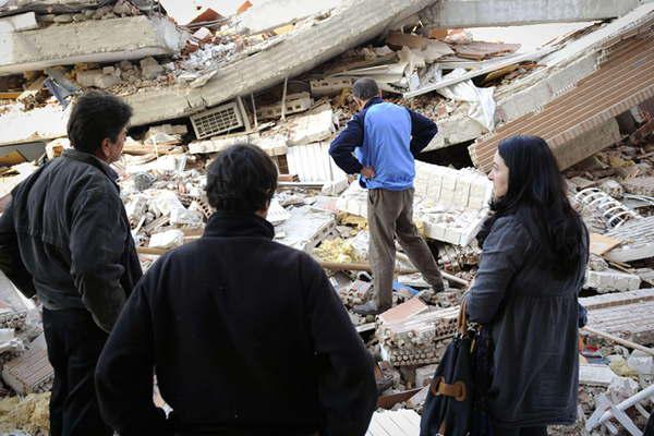 El Parlamento de Ecuador comenzaraacute a debatir hoy medidas fiscales planteadas luego del terremoto 