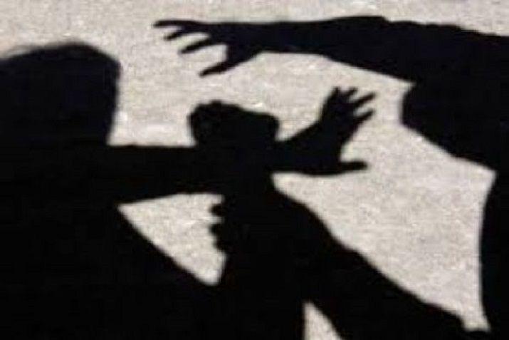 Una joven zafoacute de sus captores tras forcejear con uno de ellos