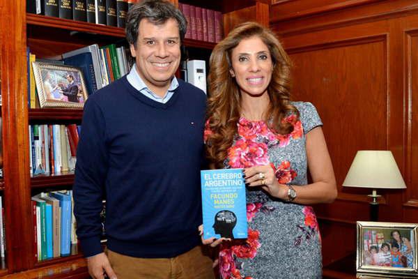 La gobernadora recibioacute al neuroacutelogo Facundo Manes