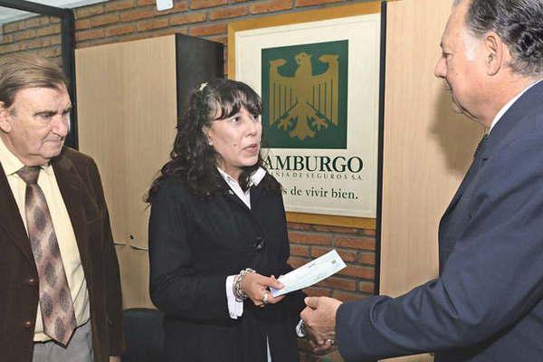 Hamburgo Compantildeiacutea de Seguros premioacute a sus clientes cumplidores