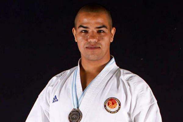Tras la muerte de Diego Santillaacuten su escuela de Karate Do retoma la praacutectica