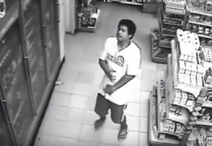 Un hombre es poseiacutedo por un demonio en un supermercado
