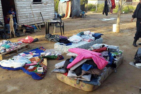 Allanan una casa y recuperan mercaderiacutea valuada en 100000