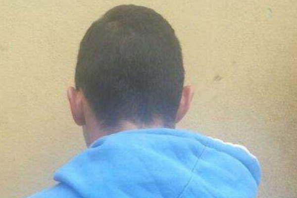 Lo sorprendioacute cuando bajaba del colectivo y le quitoacute la billetera con 5000