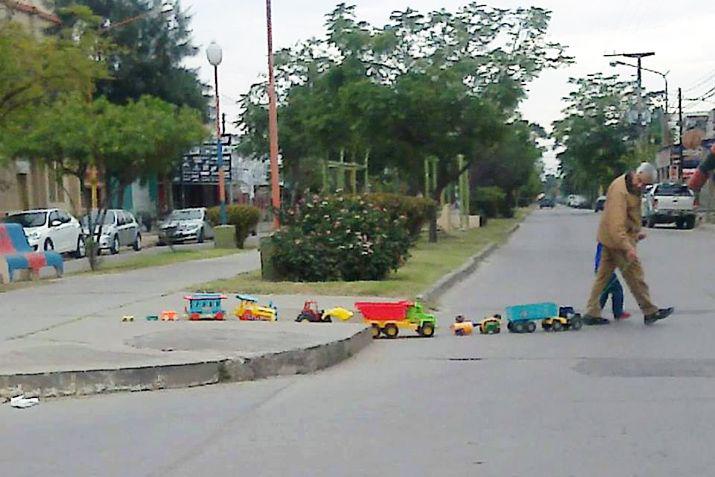 Abuelo y nieto santiaguentildeos enternecen a todos