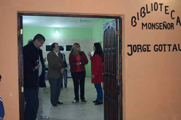 Continuacutea la campantildea de recoleccioacuten de libros para la biblioteca de Villa Figueroa