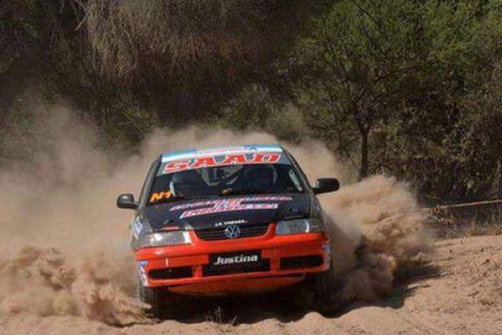 Antajeacute aguarda expectante el paso del rally santiaguentildeo