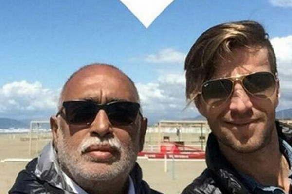 Oscar Gonzaacutelez Oro presentoacute a su joven novio  