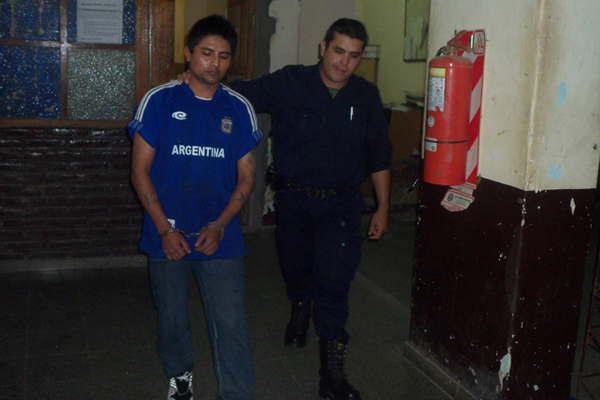 Ingresoacute a una vivienda sustrajo bienes se arrepintioacute los devolvioacute pero quedoacute tras las rejas