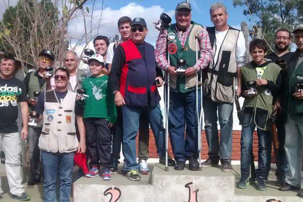 Padre e hijo celebraron en el tercer parcial de heacutelice 