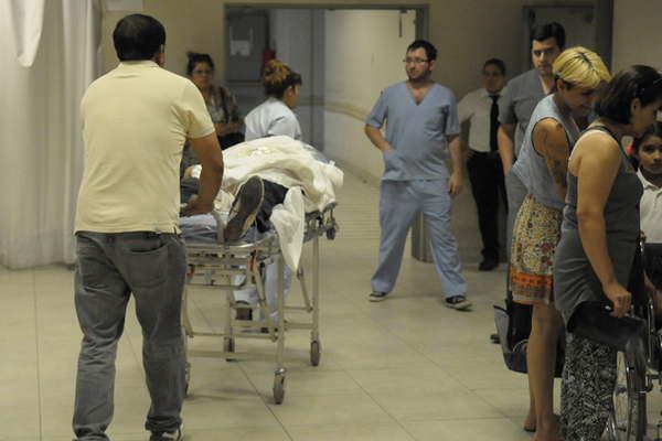 Arrebatoacute un celular y mientras huiacutea se disparoacute en la mejilla