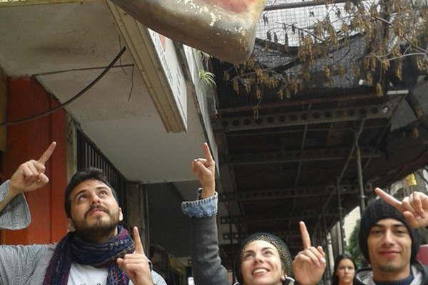 Muacutesico santiaguentildeo le entregoacute su carta a Paul 