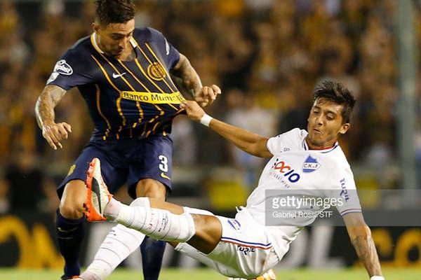 Rosario Central viajoacute ayer con equipo confirmado