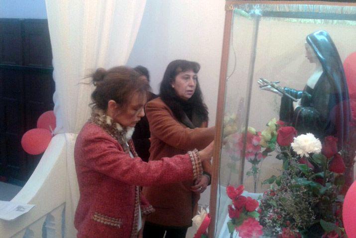 Los bandentildeos rinden tributo a Santa Rita