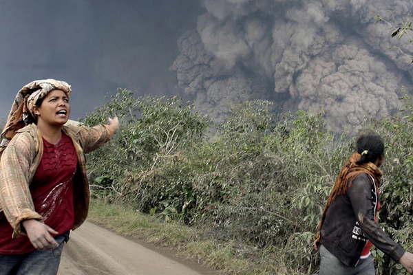 Al menos tres muertos por erupcioacuten de un volcaacuten