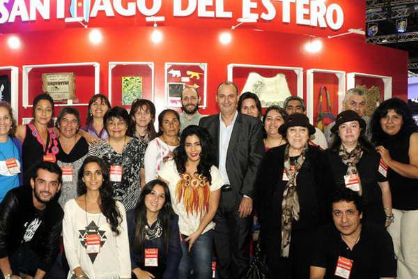 Santiago estaraacute presente en  Puro Disentildeo con 21 participantes 