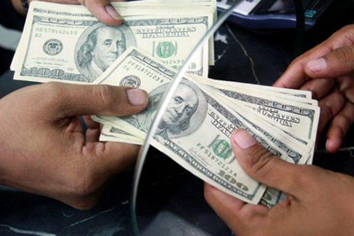 El doacutelar se negocia estable a  1431