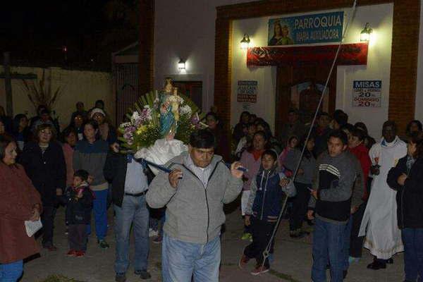 Grandes muestras de fe en honor a Mariacutea Auxiliadora