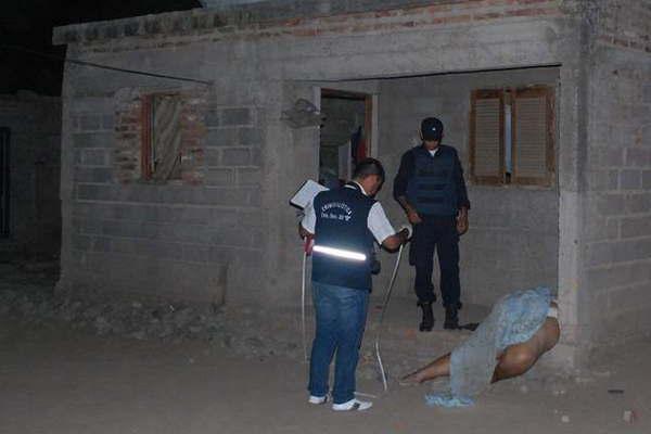 Asesinoacute a su pareja pese a la suacuteplica de su hijo de 6 antildeos