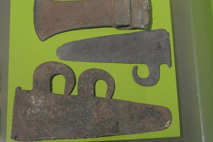 Pieza de cobre hallada por los investigadores en el siglo pasado