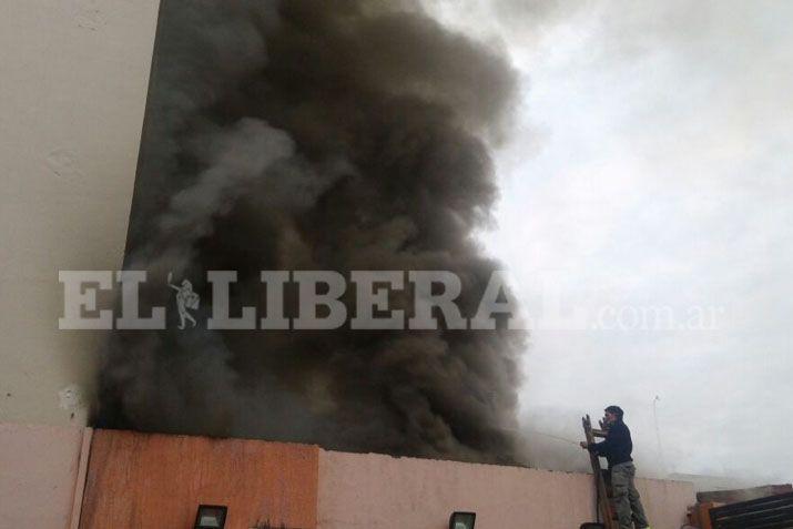 Varios personas con principio de asfixia por el humo inhalado