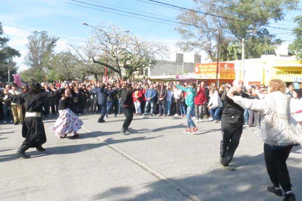 La esposa del albantildeil que murioacute en Catamarca por supuesta gripe A confirmoacute que estuvo tres diacuteas internado en Friacuteas