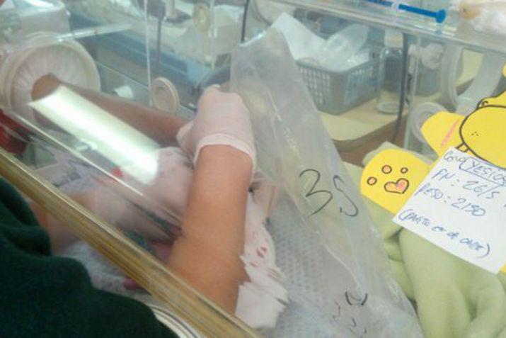 Encontraron abandonada a una beba en una bolsa de consorcio