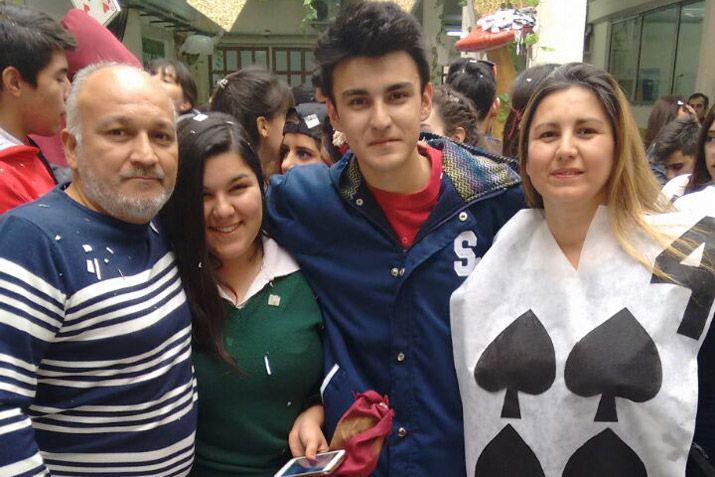 Presentacioacuten de camperas en el Colegio San Jorge