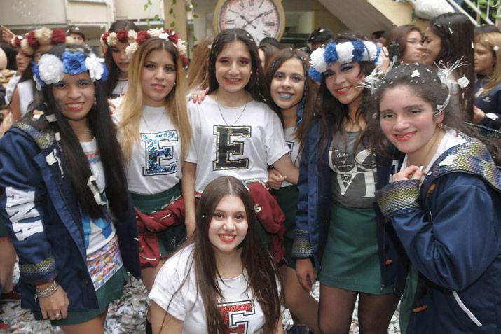 Presentacioacuten de camperas en el Colegio San Jorge