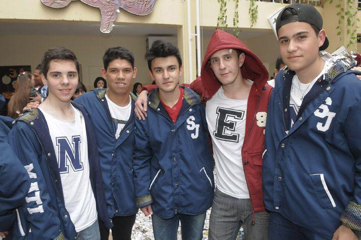 Presentacioacuten de camperas en el Colegio San Jorge