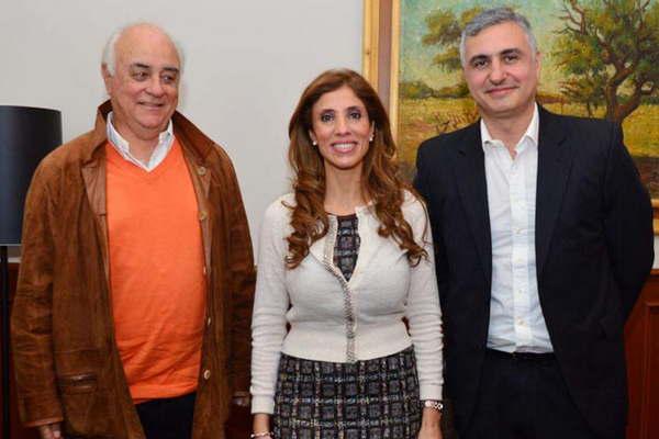 Meacutedicos nefroacutelogos le agradecieron a la Dra Claudia de Zamora