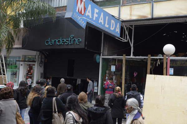 El fuego en Mafalda se reavivoacute en dos oportunidades y clausuraron los locales por peligro de derrumbe