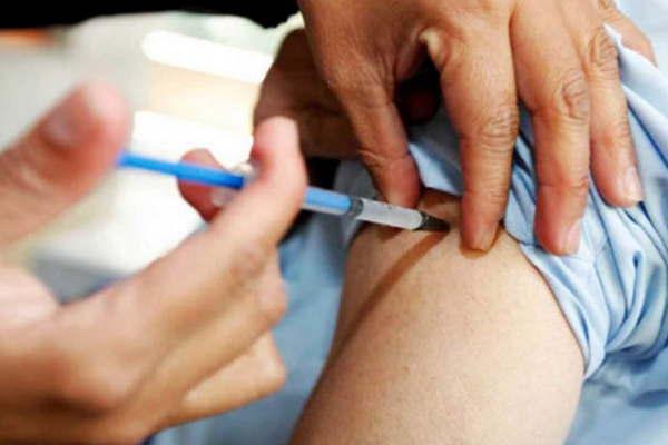 Se intensificoacute la campantildea de vacunacioacuten contra la gripe en  los barrios de la ciudad capital