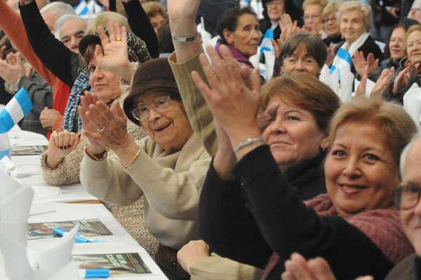 Se normaliza una situacioacuten irregular con jubilados y baja la deuda puacuteblica