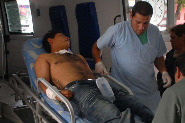 Irrumpioacute en canchita y agredioacute a un joven con un destornillador