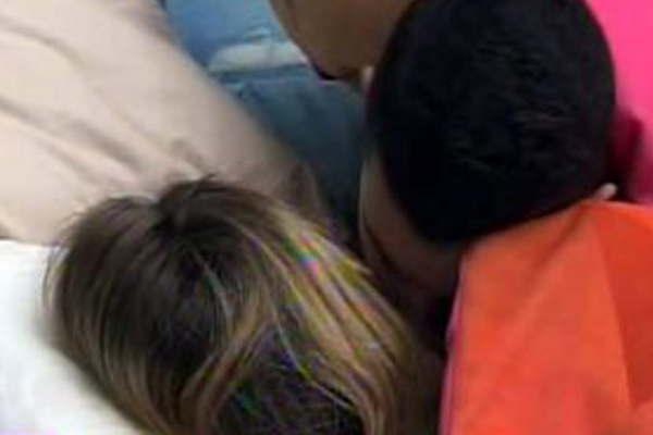 GH- Luifa y Yasmila juntos en la cama