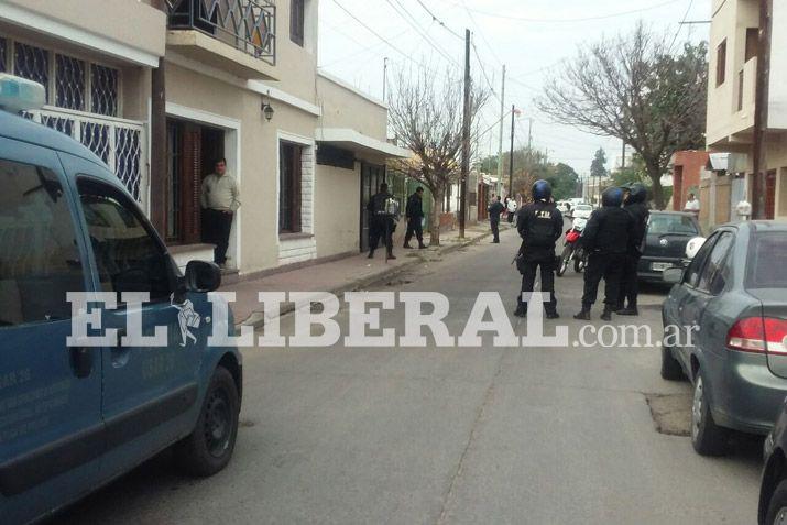 Un joven se arrojoacute desde un techo con intenciones de matarse