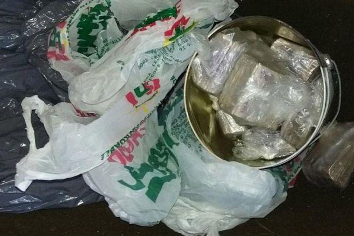 Coacuterdoba- escondiacutean dinero de la droga bajo tierra