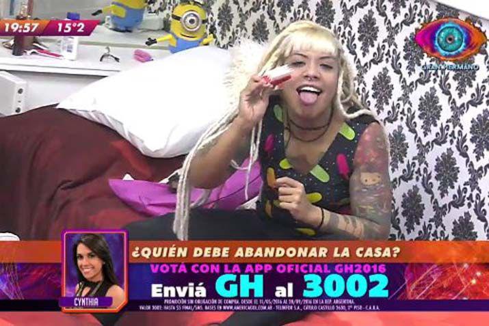 Gran Hermano- Azul se lavoacute los dientes con un cepillo para la ropa