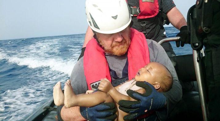 Otra conmovedora foto que trae el recuerdo de Aylan Kurdi