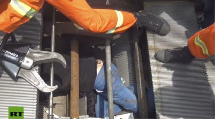Video- Hombre es tragado por una escalera mecaacutenica