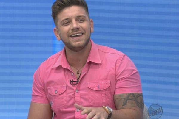 Murioacute Renan Ribeiro un participante de The Voice